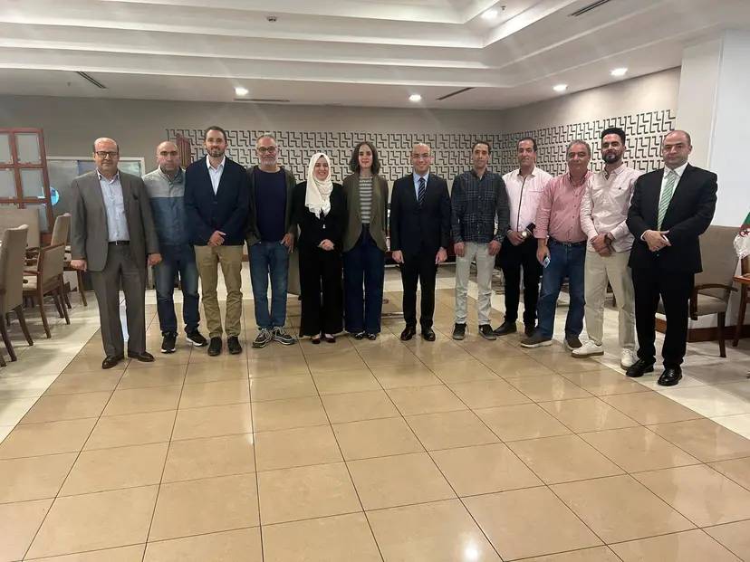 Mr Chaib meets members of the Algerian community living in Ecuador