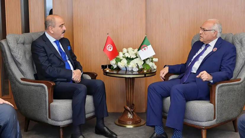 السيد عطاف يجري محادثات مع نظيره التونسي